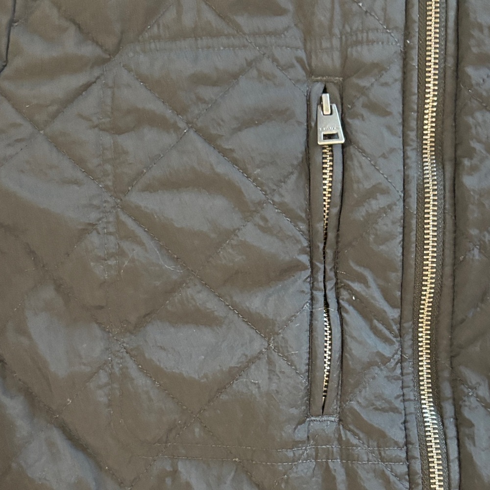 Levi's Black Quilted + Lined Bomber Jacket. Women XL. Like new condition. Sharp! - Picture 5 of 10